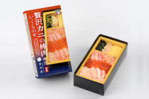贅沢カニの棒肉 いくらのせ弁当 ¥1,500(税込)